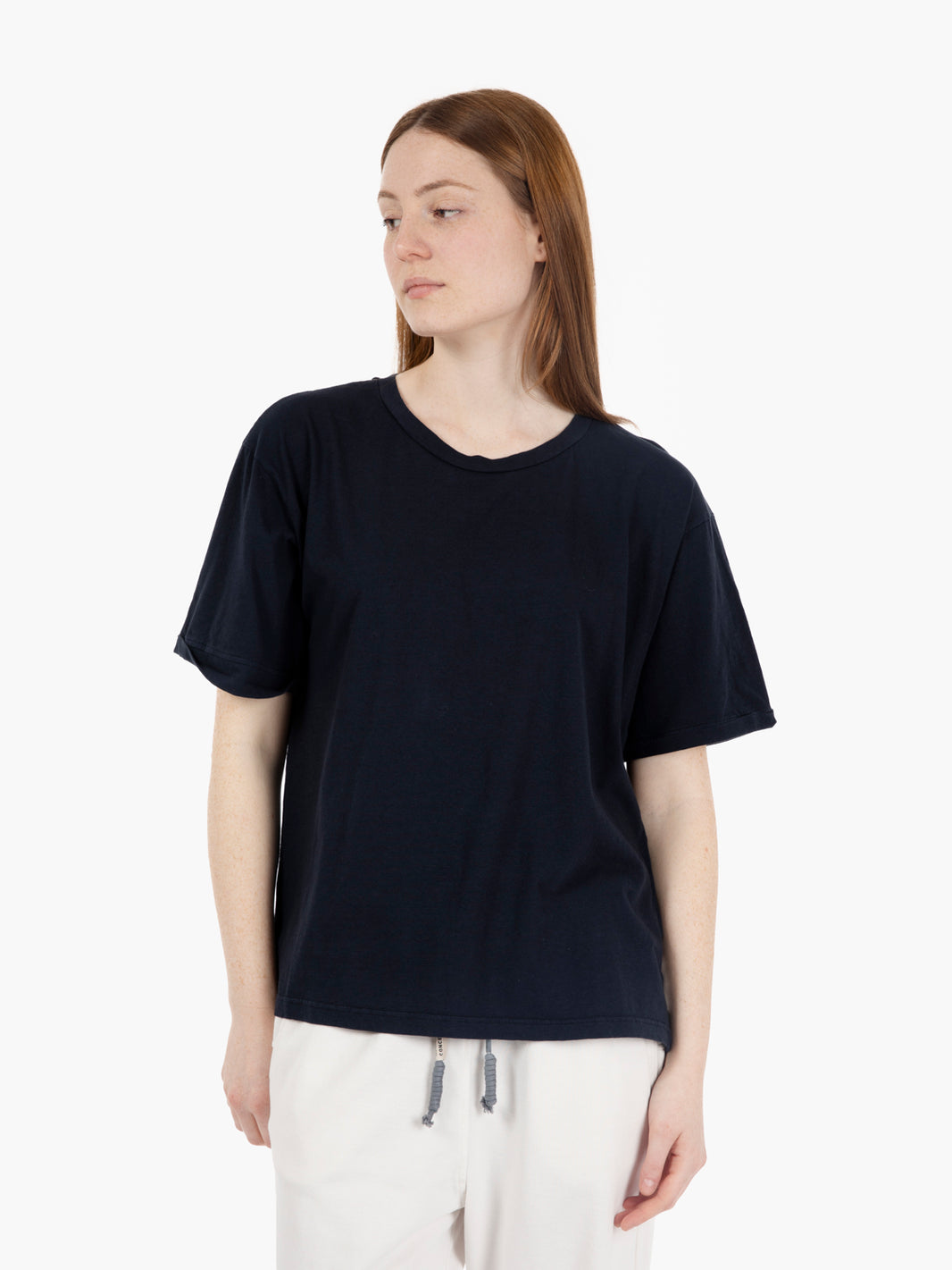 T-shirt girocollo con spacco e grafica sul retro blu