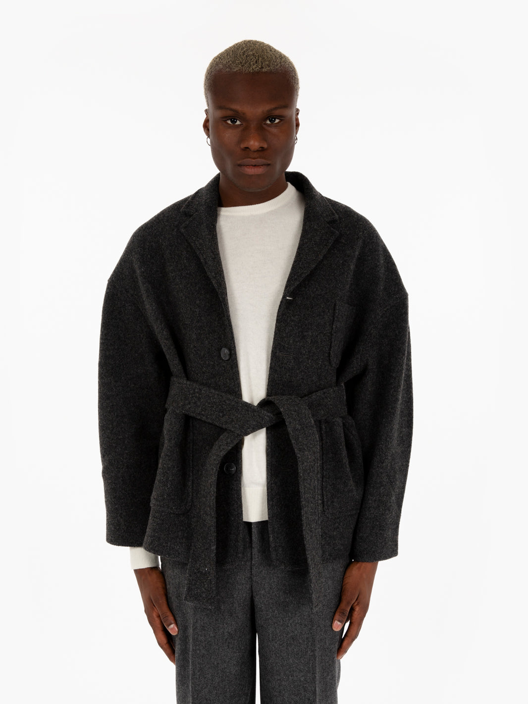 Wool jacket with anthracite sash