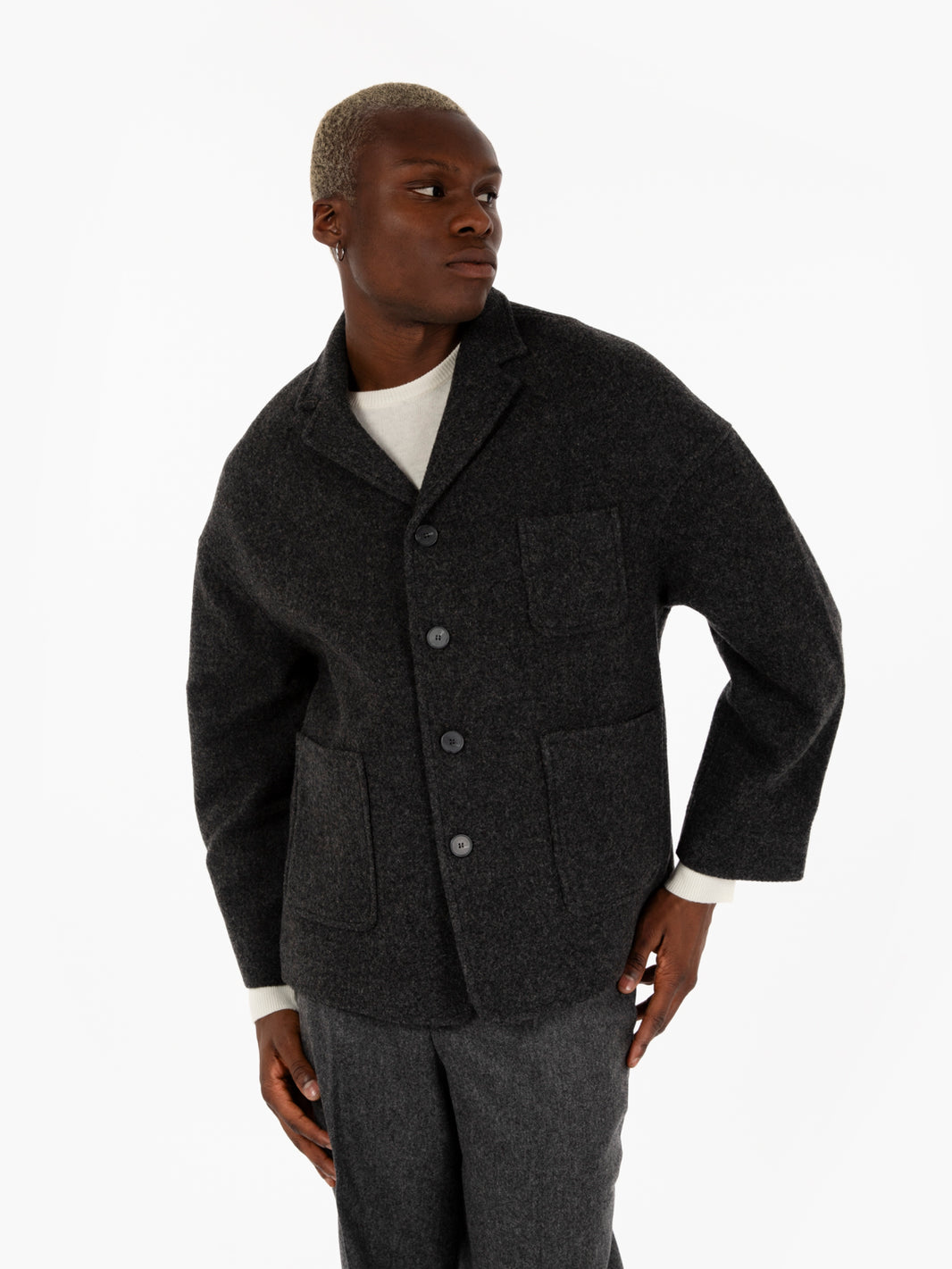 Wool jacket with anthracite sash