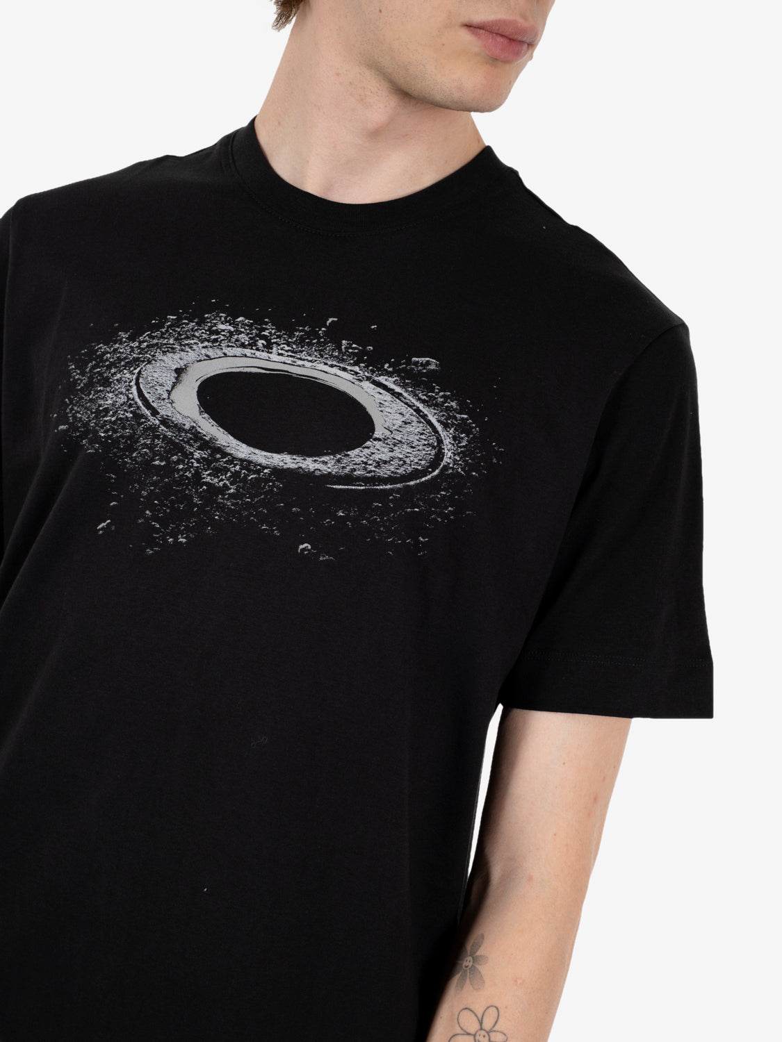 Lunar ellipse tee pitch black