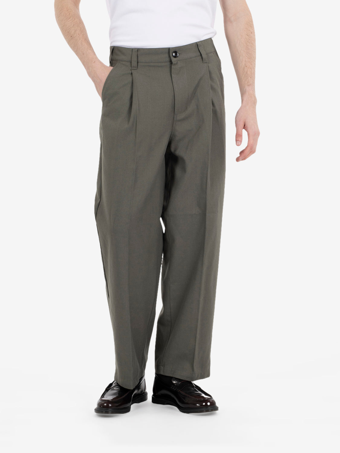 Dean Pleated pant leaf