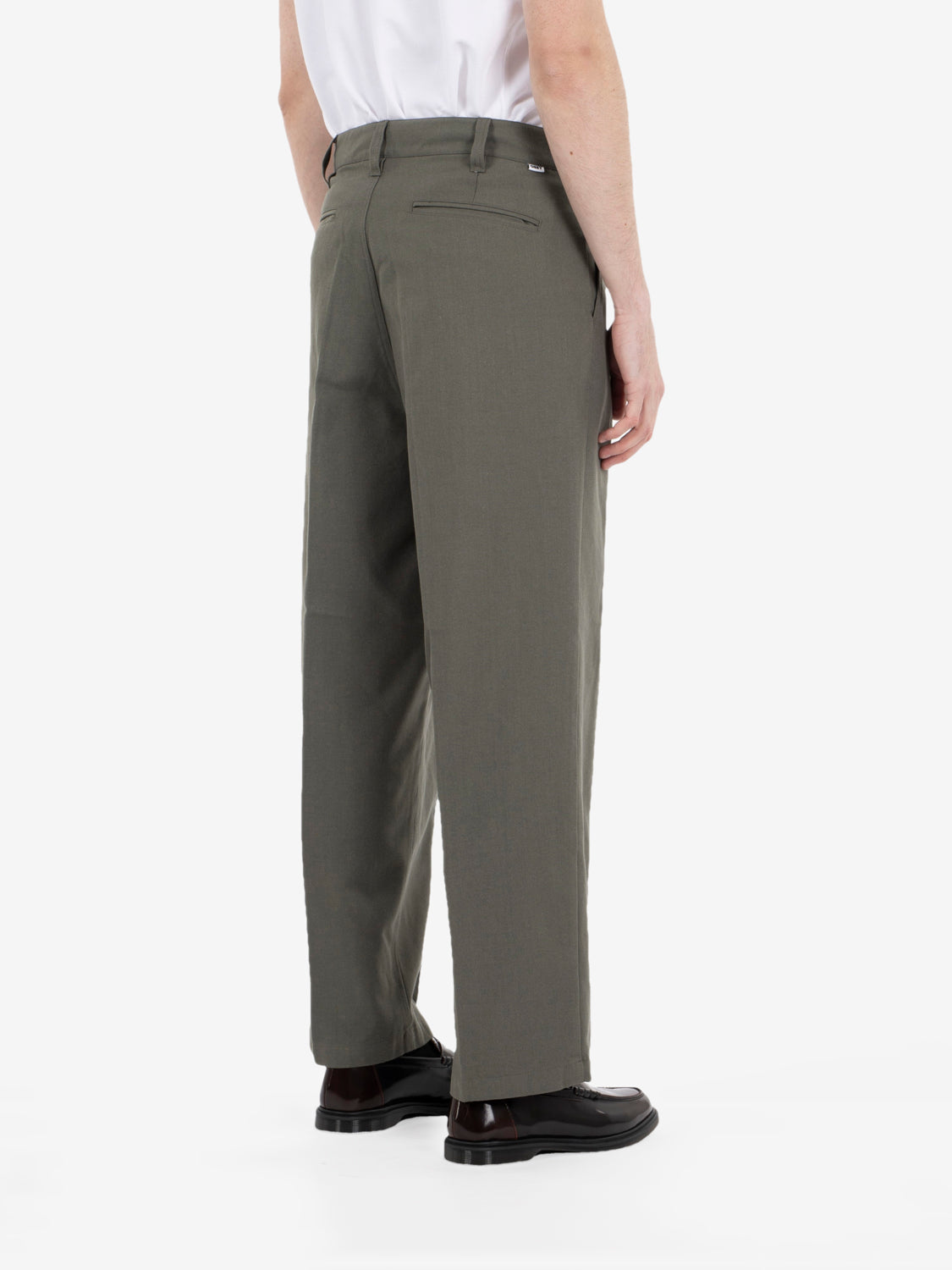 Dean Pleated pant leaf