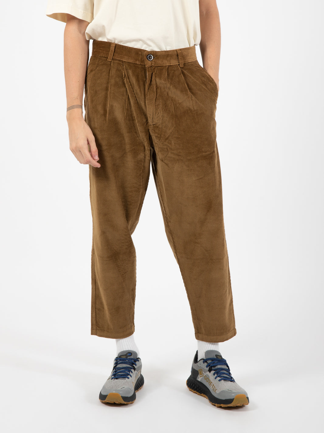 Swing trousers in brown velvet