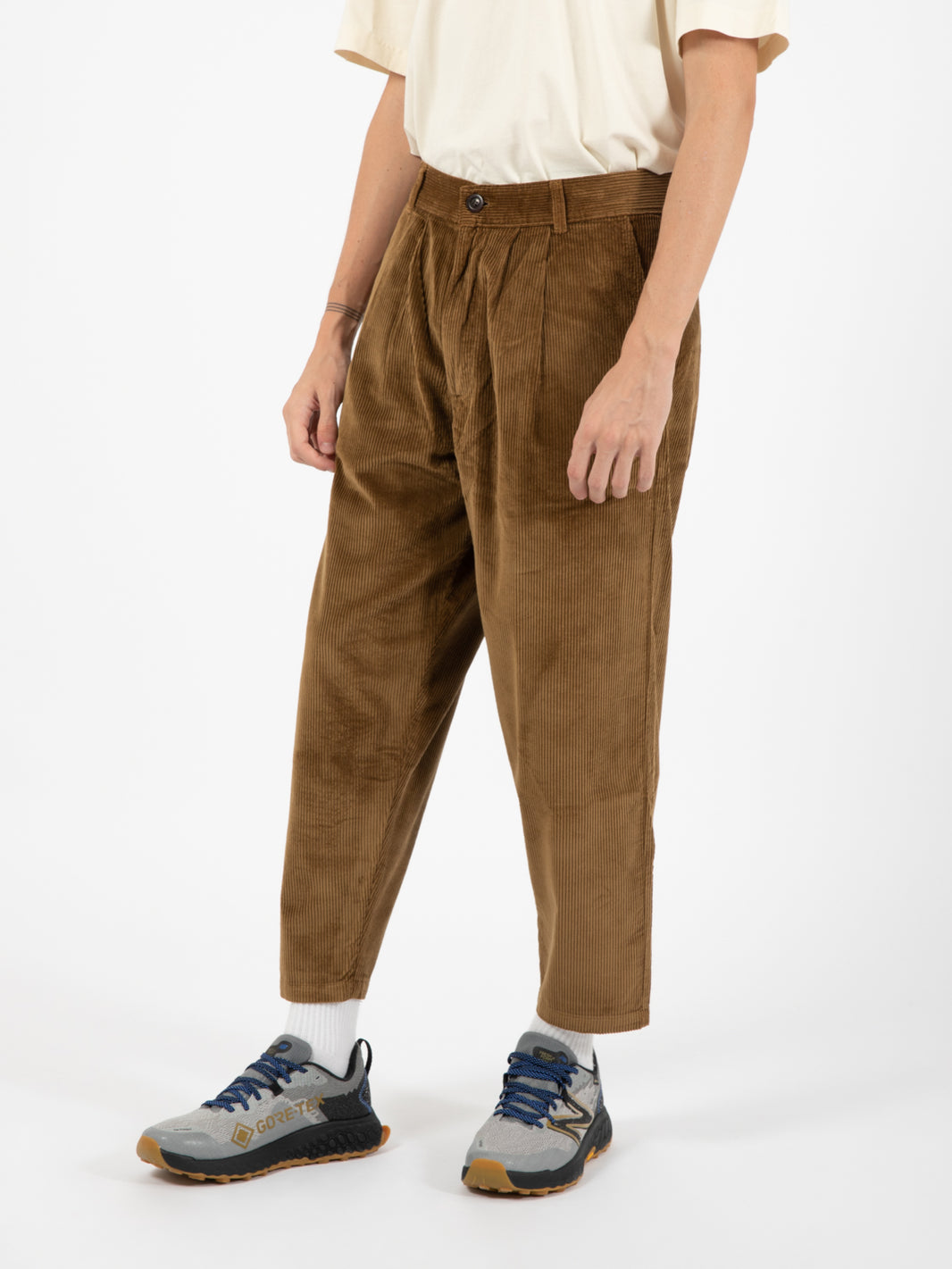 Swing trousers in brown velvet