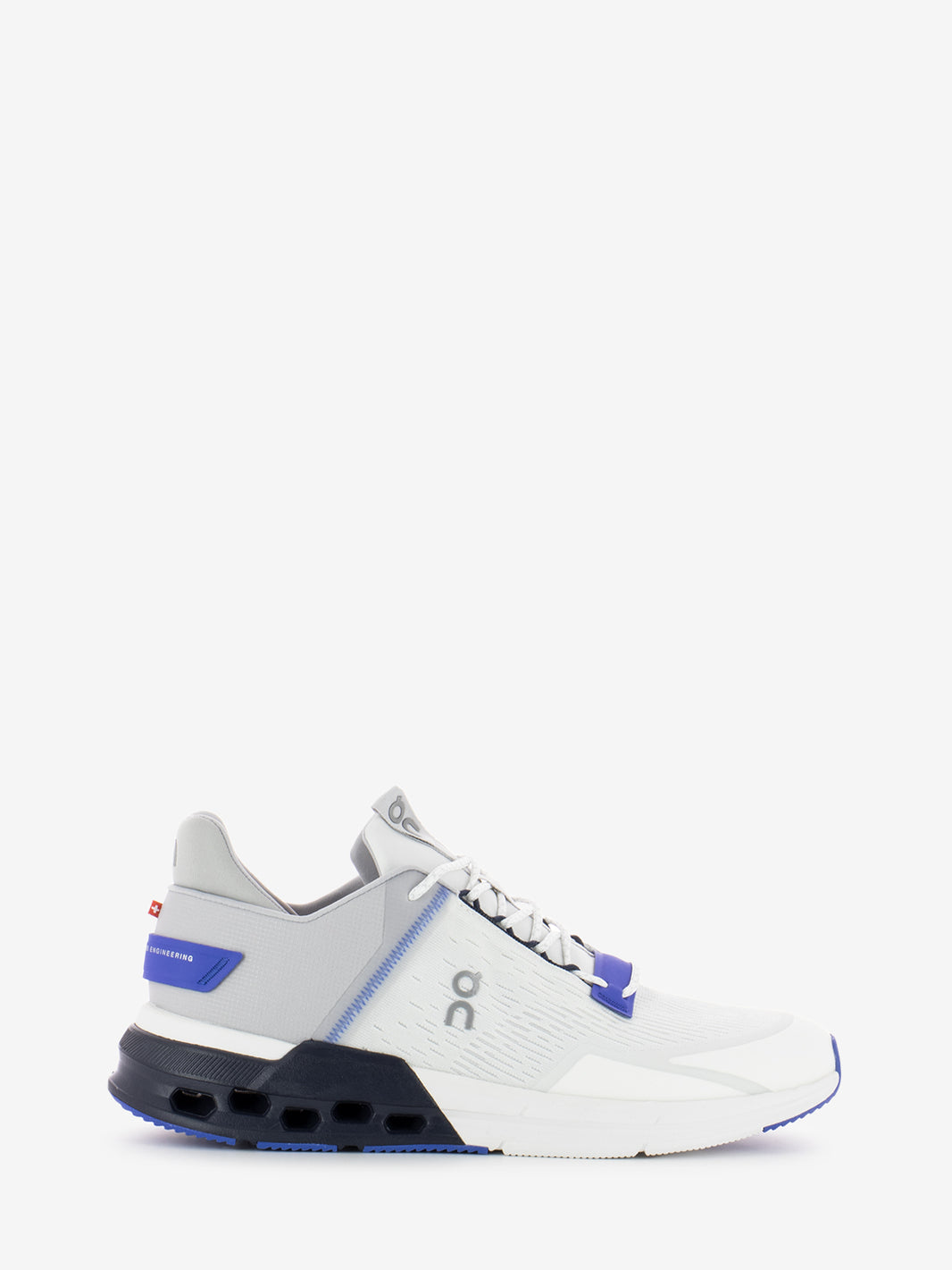 Cloudnova flux undyed-white / cobalt