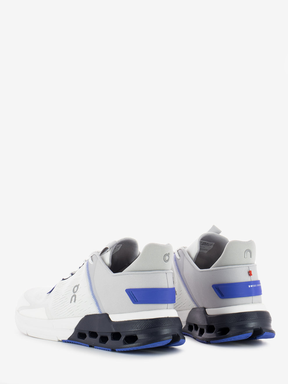 Cloudnova flux undyed-white / cobalt