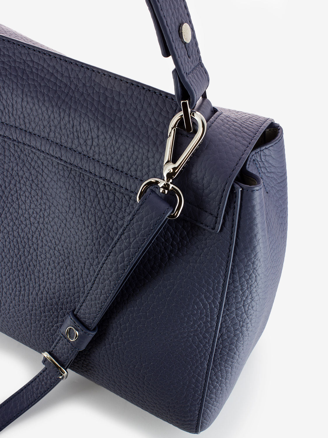 Borsa media in pelle martellata mirtillo