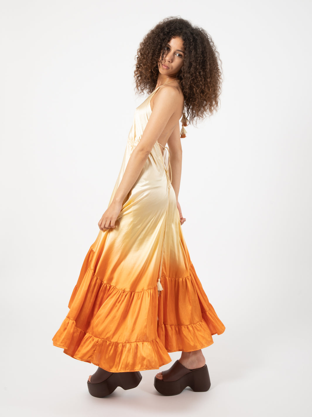 Long dress with bronze ruffles