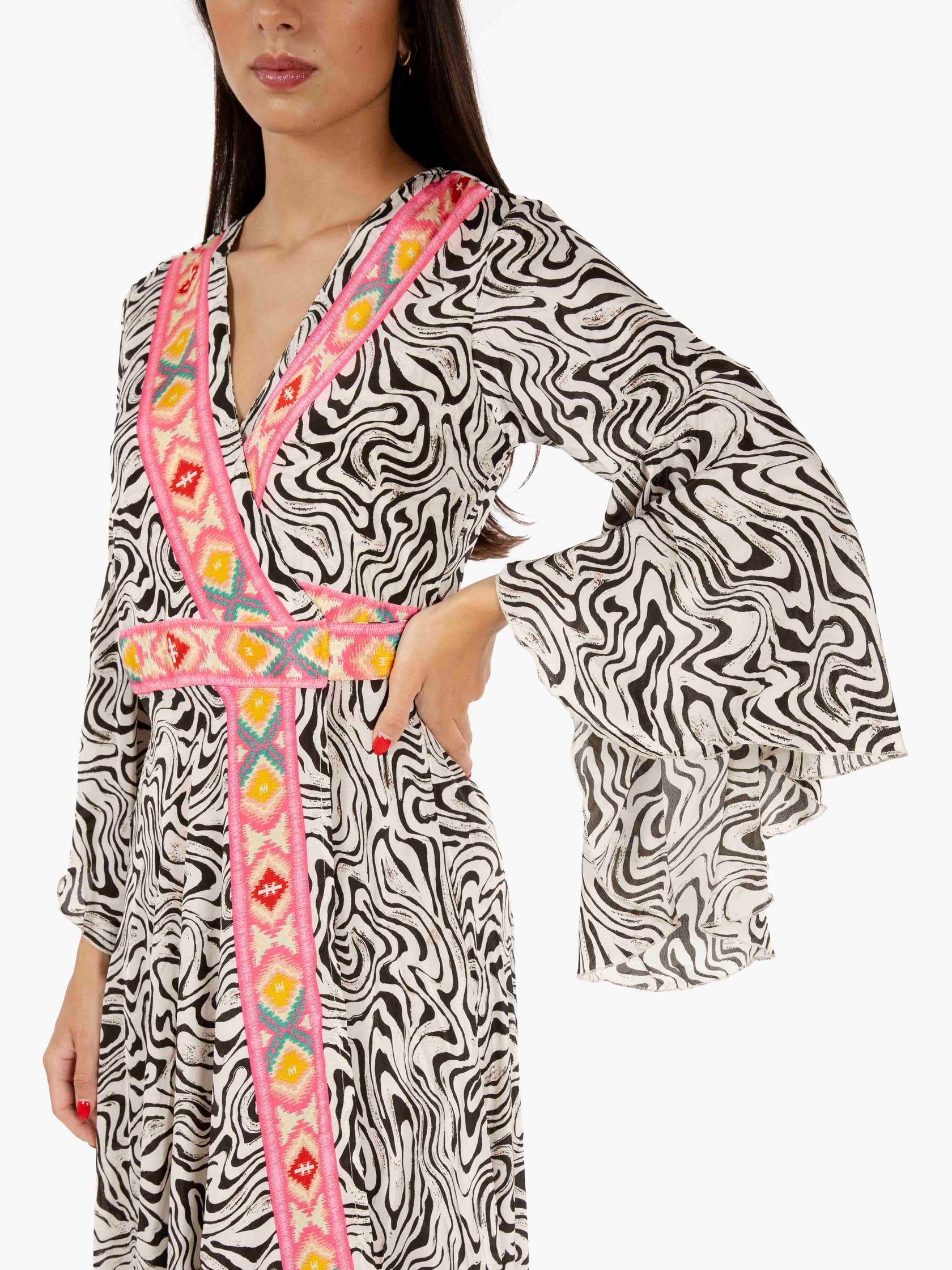 Long dress with ruffled sleeves and zebra print / fuchsia
