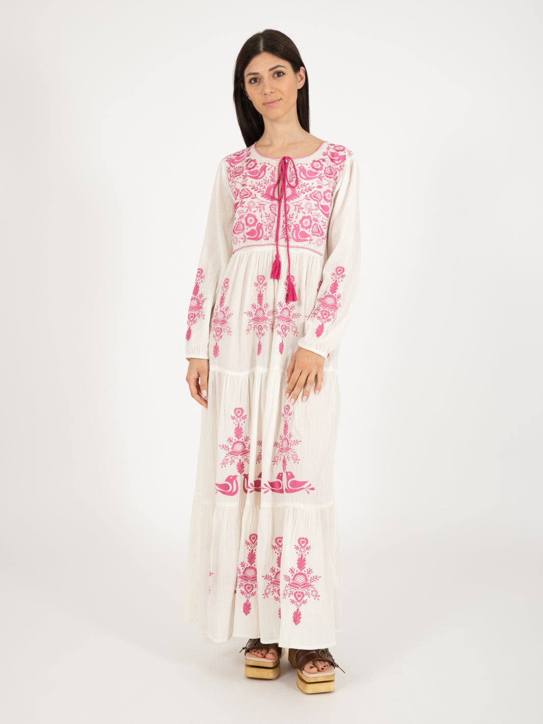 Long embroidered dress white / pink