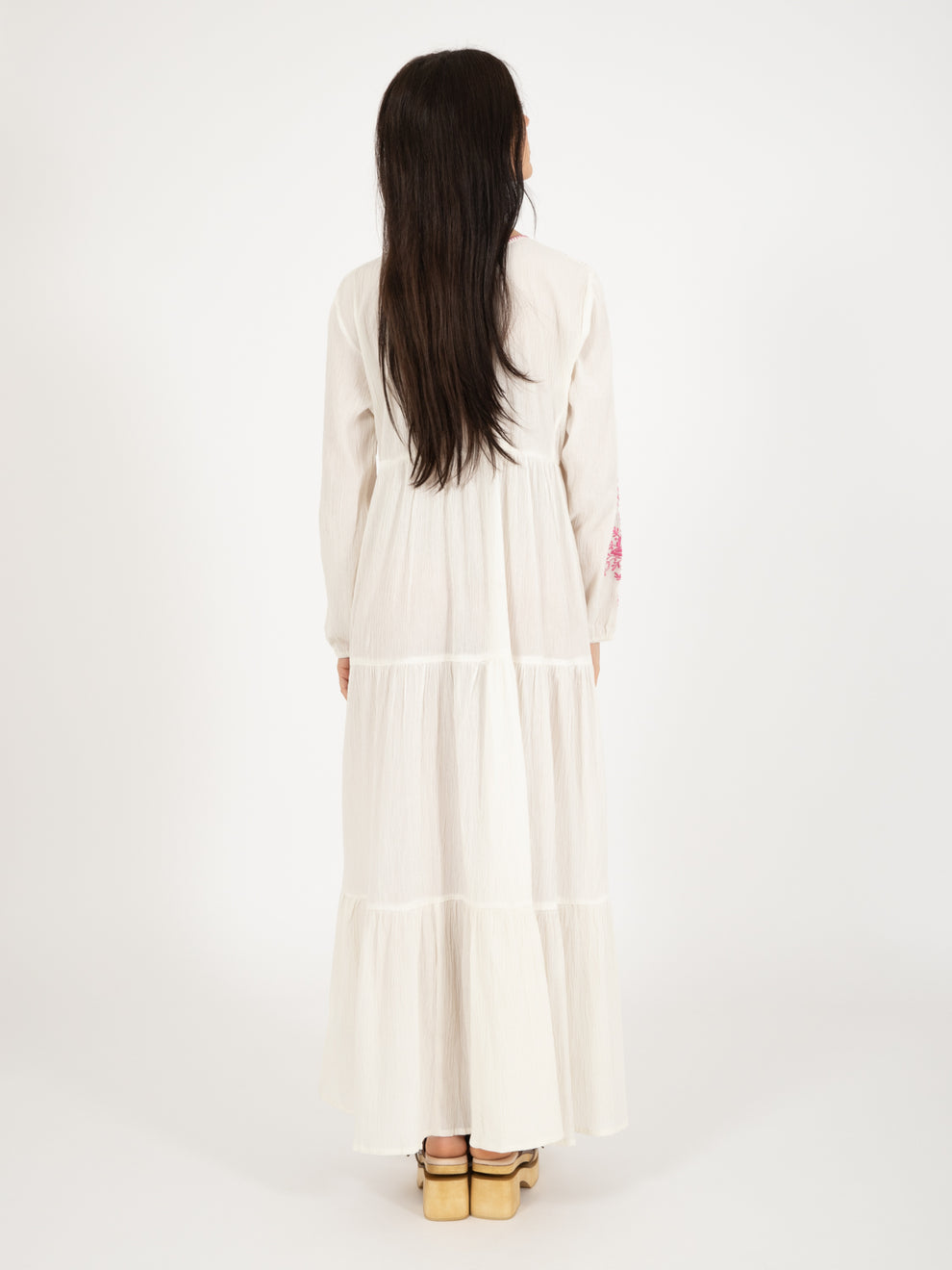 Long embroidered dress white / pink