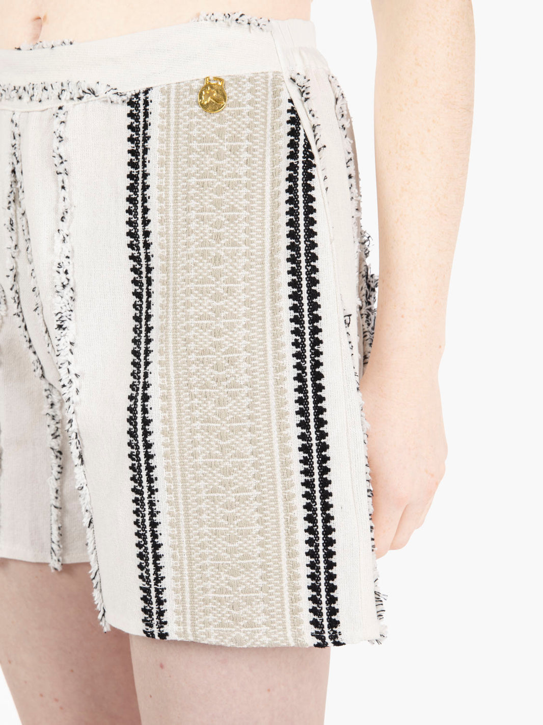 Ethnic pattern striped shorts white / black