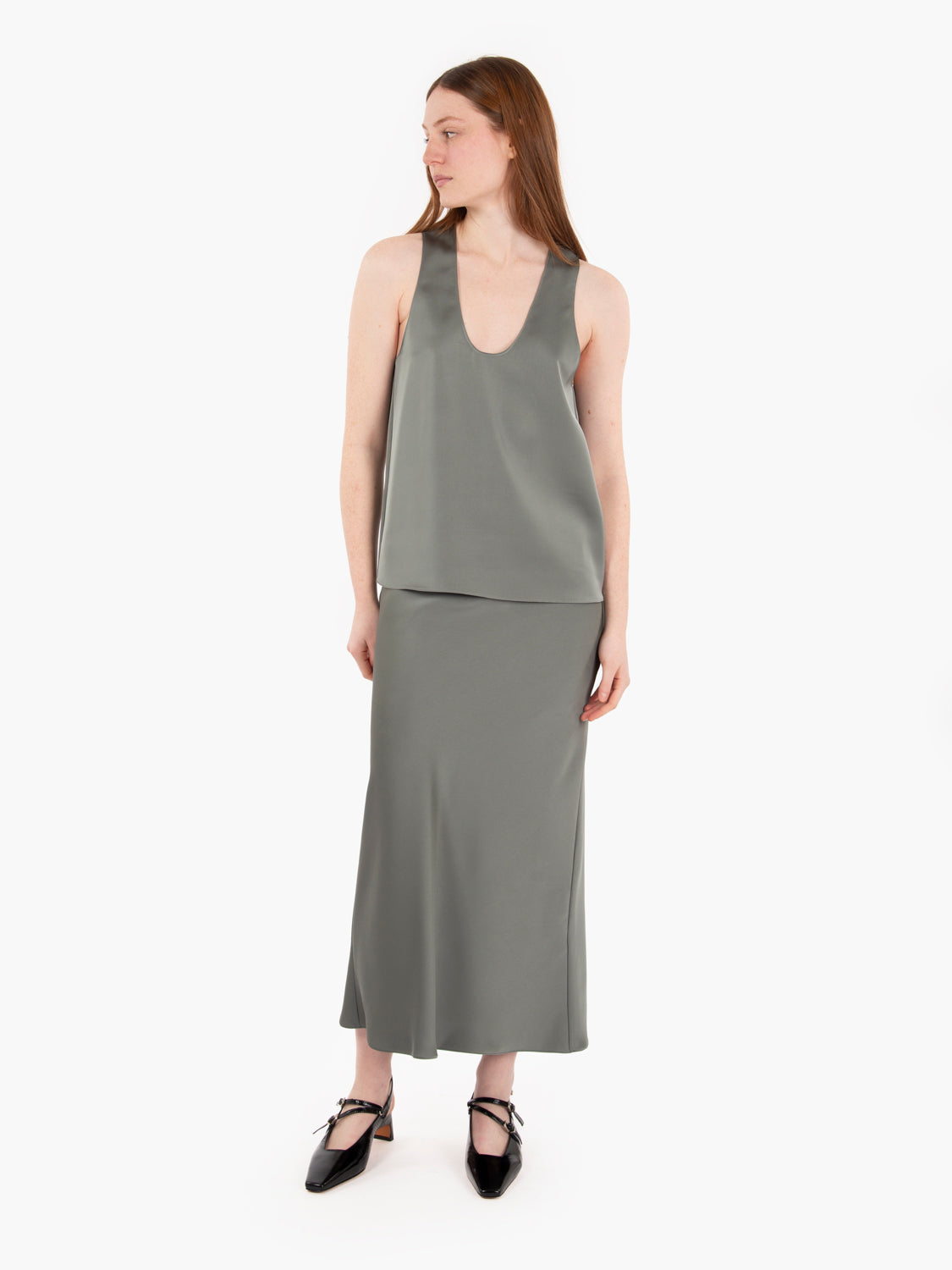 Gonna midi in raso lucido grigio