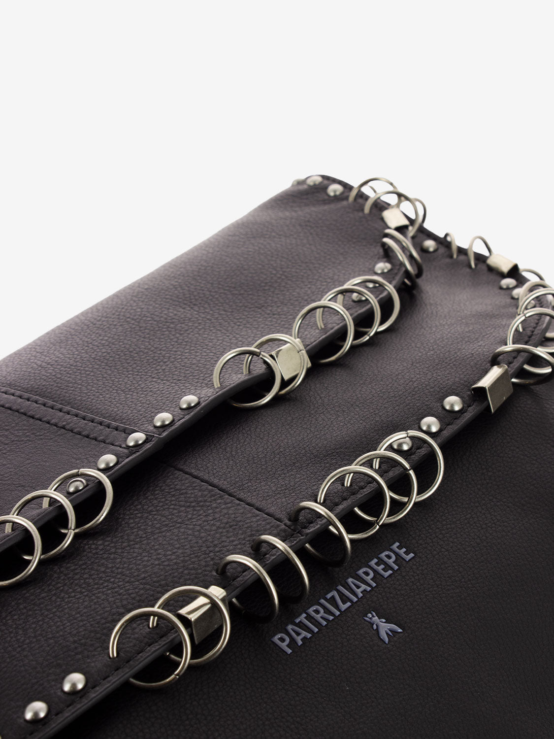 Borsa Radical Boho con piercing nera