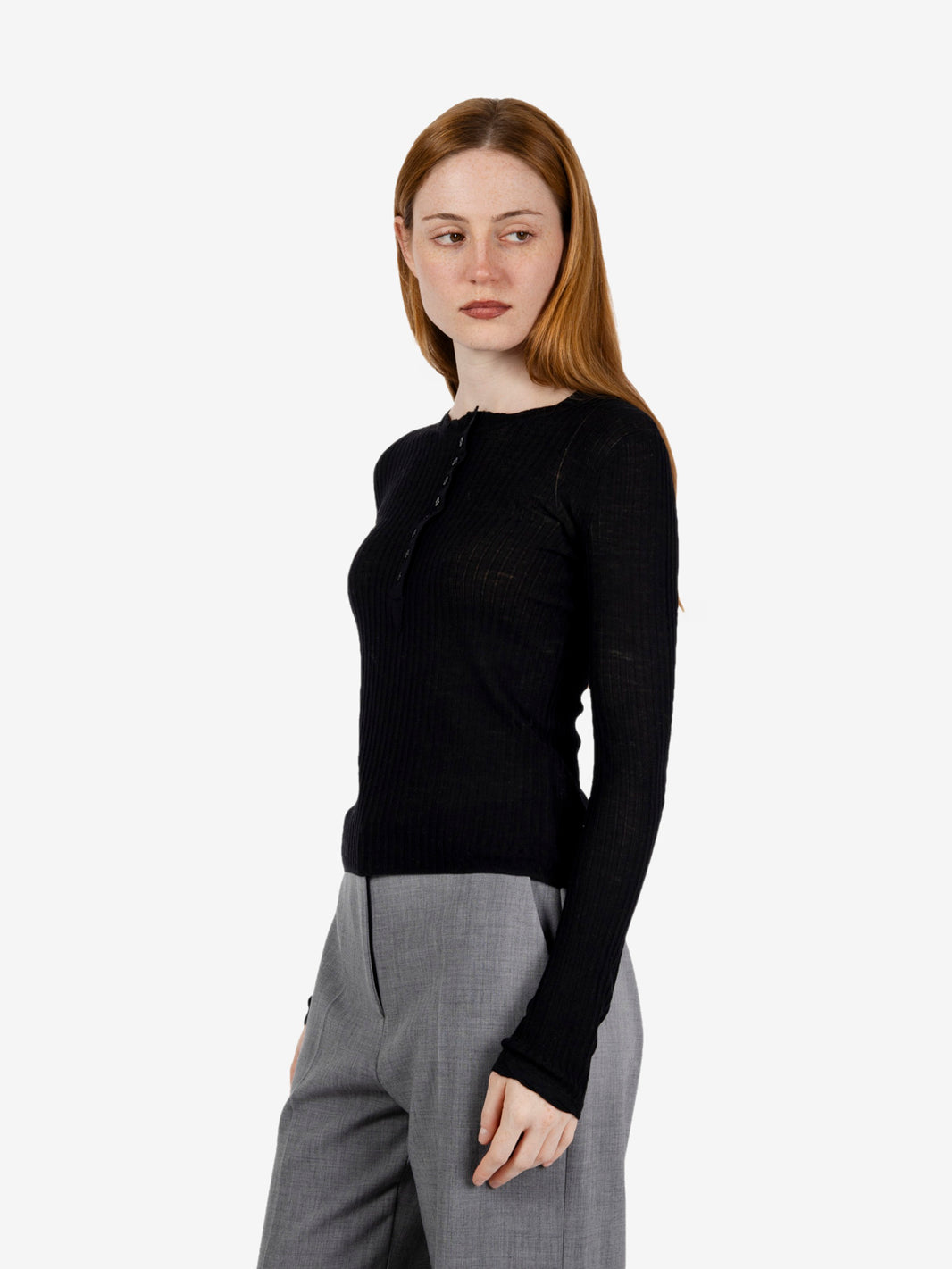 Maglia serafino in lana a costine nera