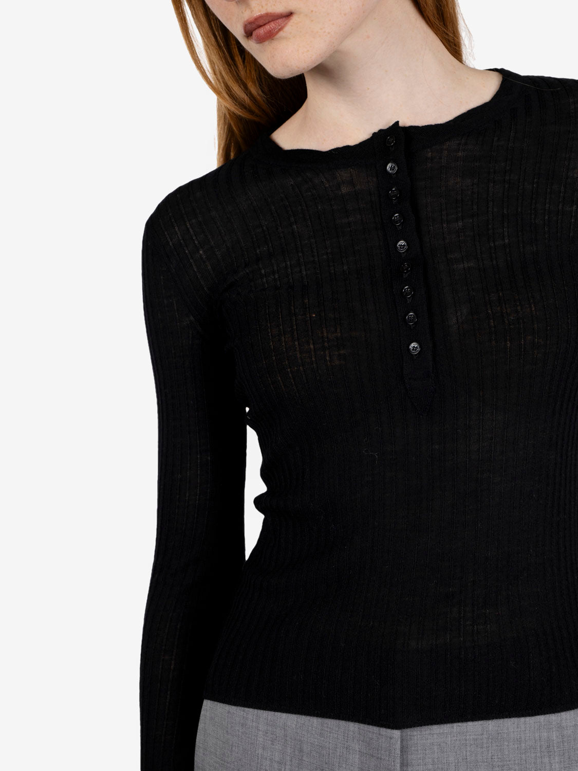 Maglia serafino in lana a costine nera