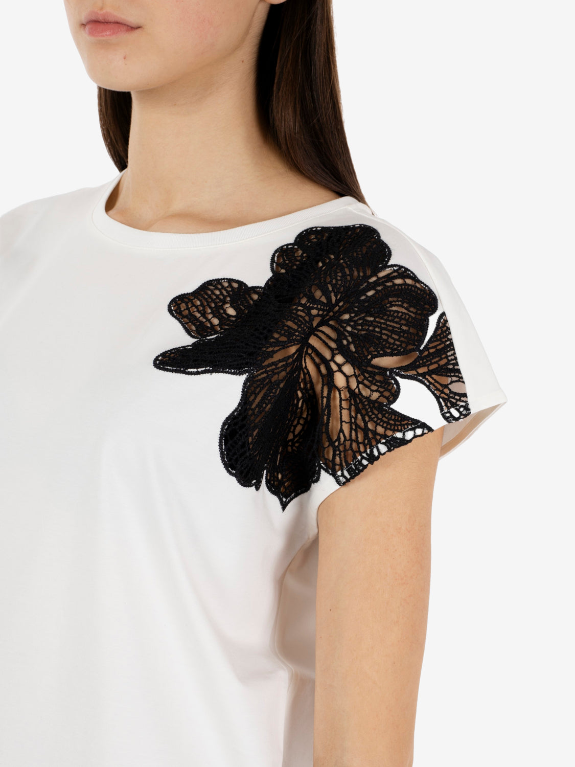 T-shirt con applicazione bianca