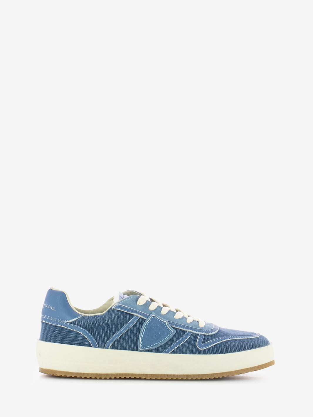 Nice Low canvas avion sneakers