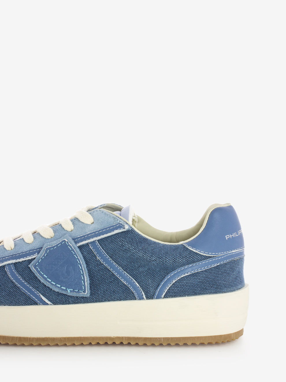Nice Low canvas avion sneakers
