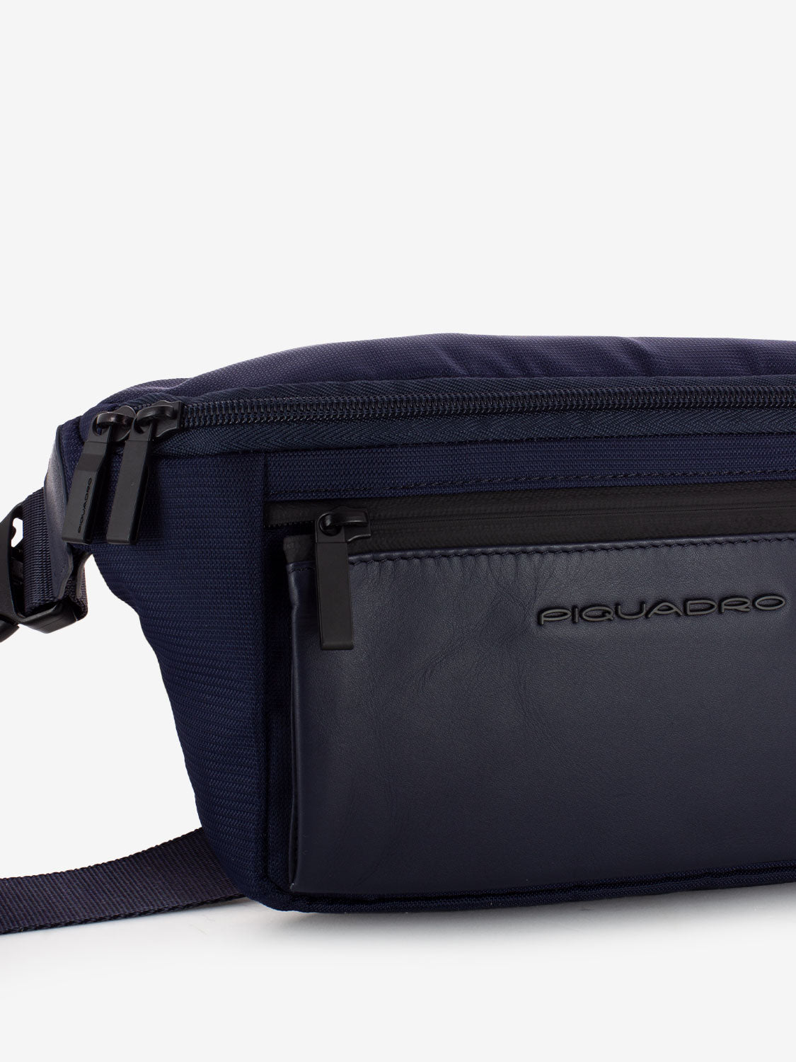 Marsupio in pelle e tessuto blu