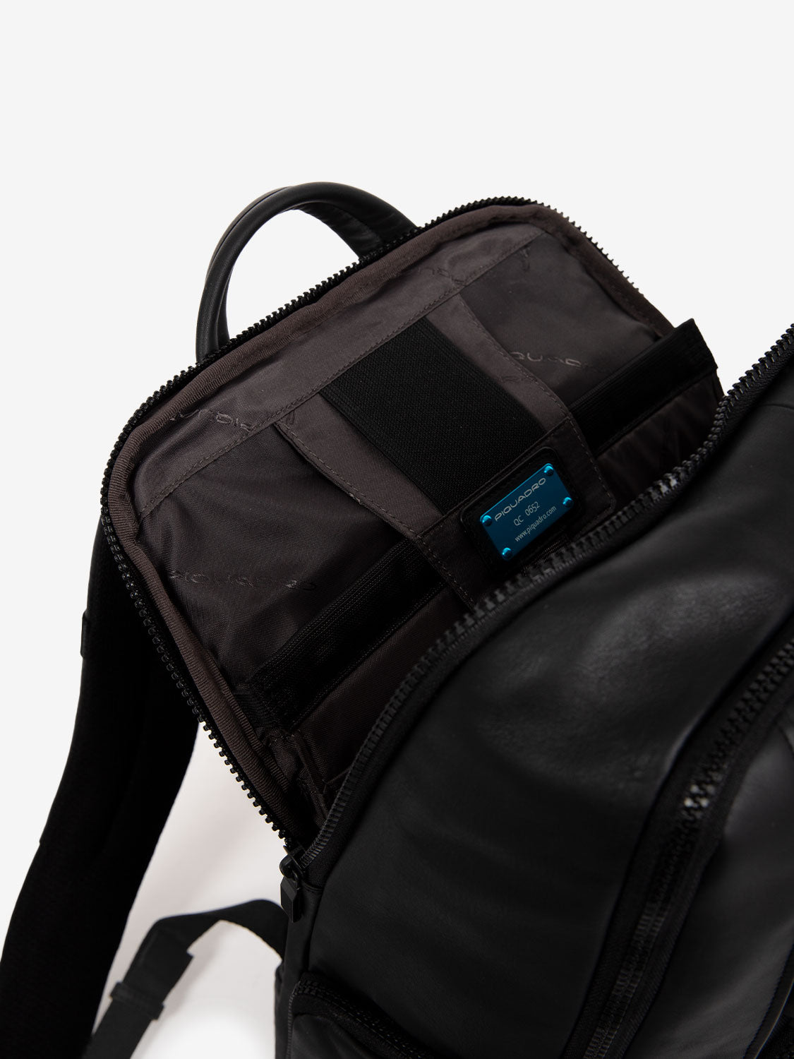 Zaino impermeabile con zip nero