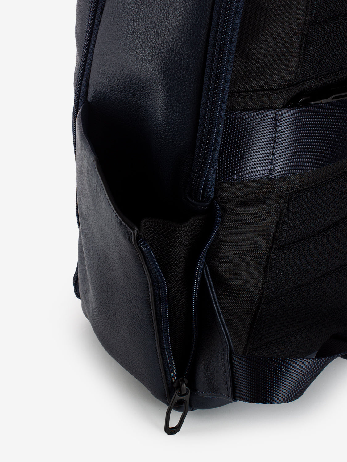 S backpack for laptop and iPad with blue pocket 
