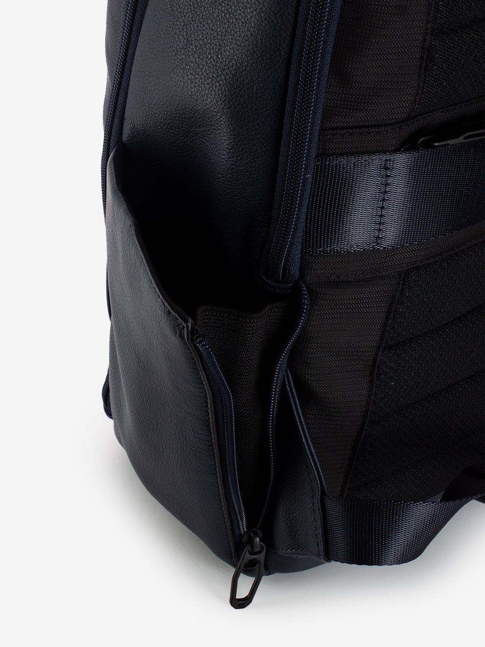 S backpack for laptop and iPad with blue pocket 