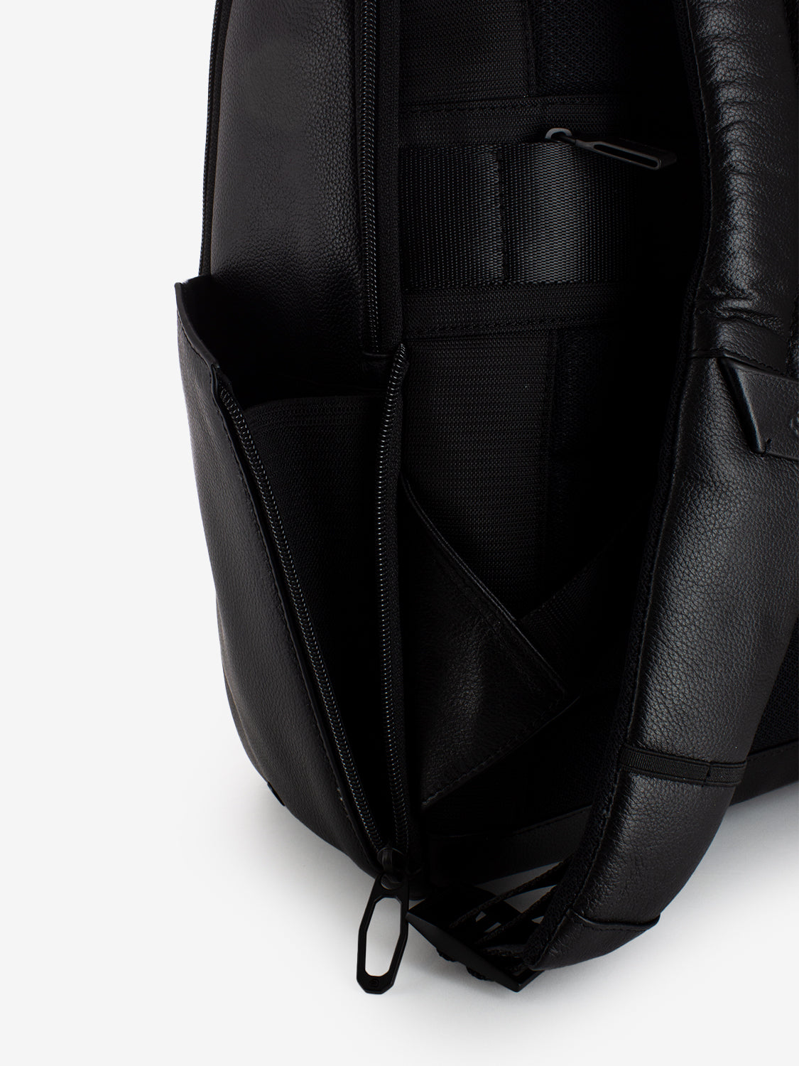 Black S backpack for laptop and iPad with pocket 