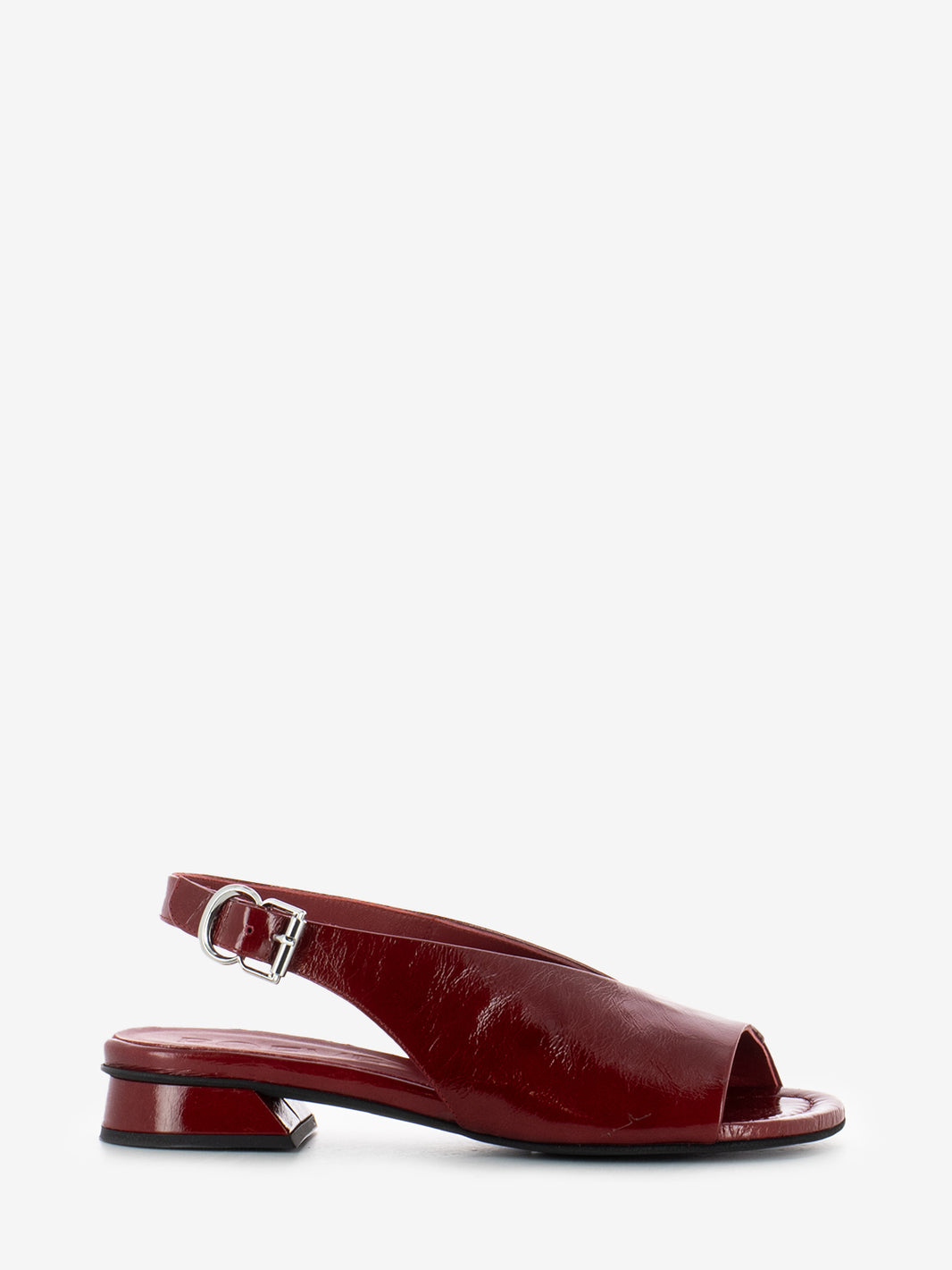 Light ruby ​​patent leather sandals