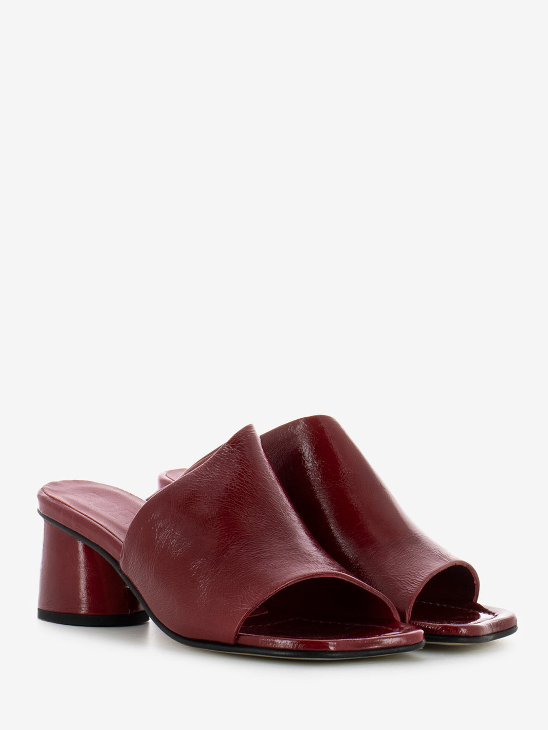 Light ruby patent sandal