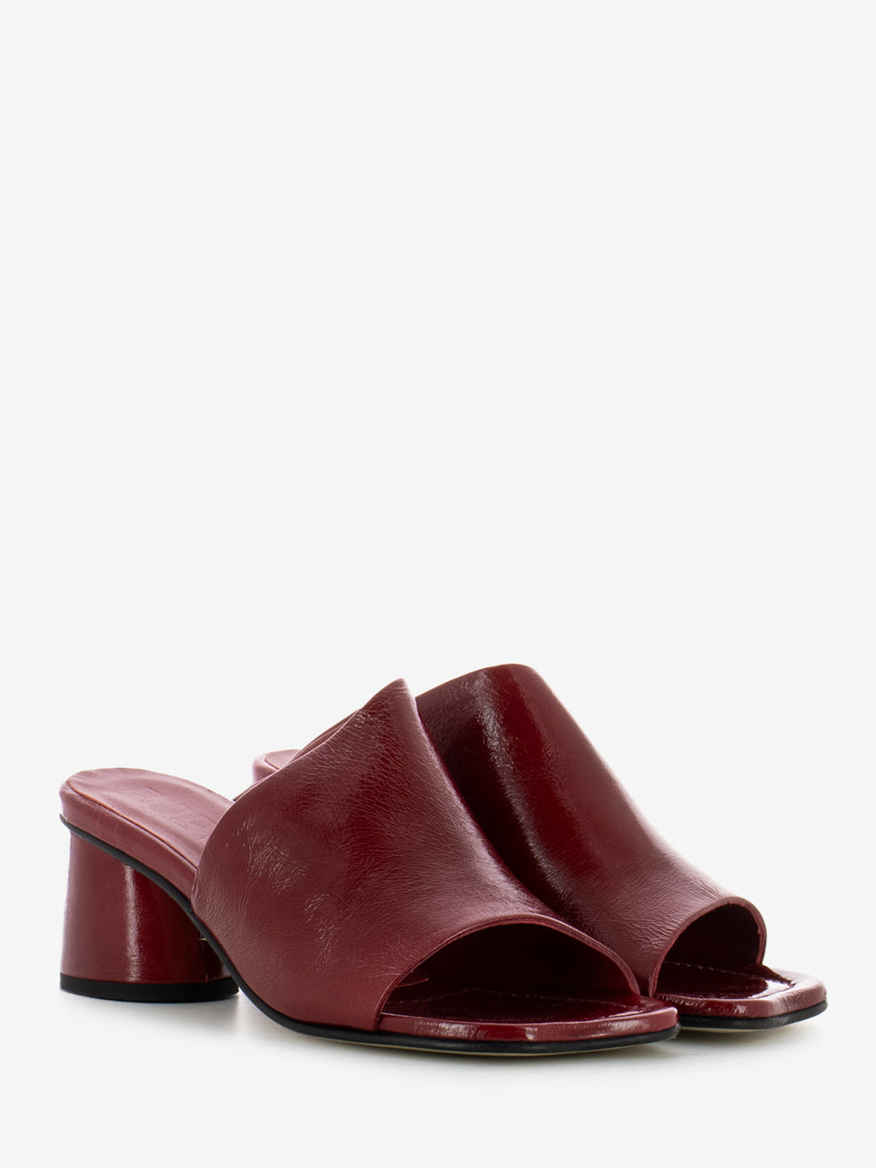 Light ruby patent sandal