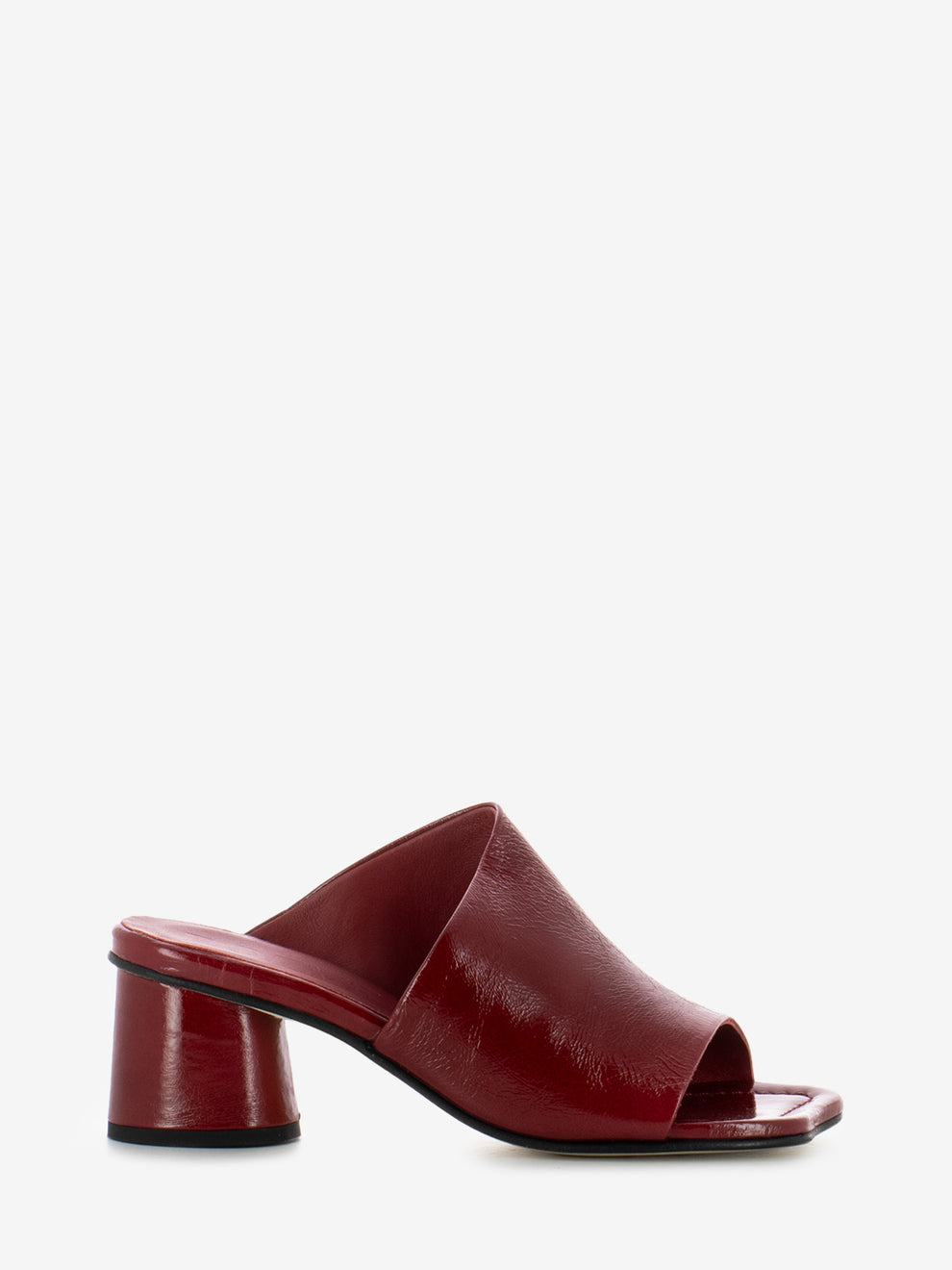 Light ruby patent sandal