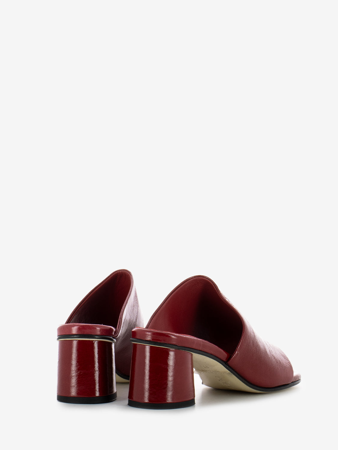Light ruby patent sandal