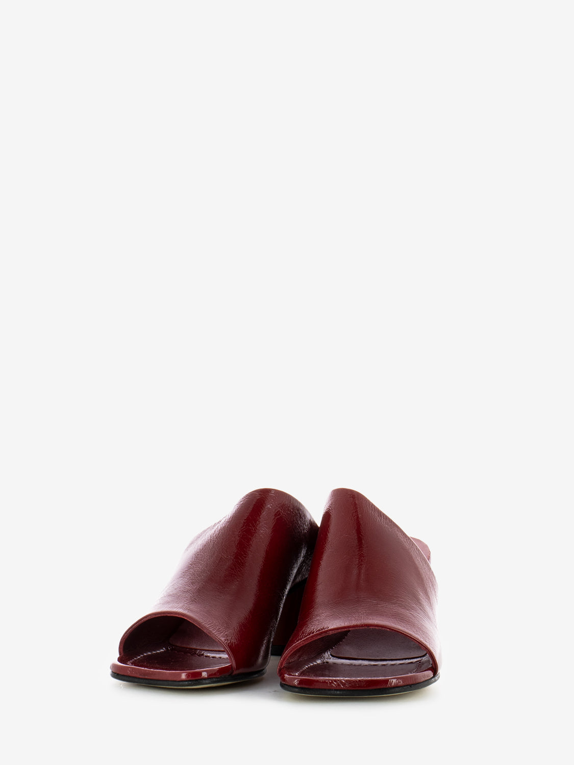 Light ruby patent sandal