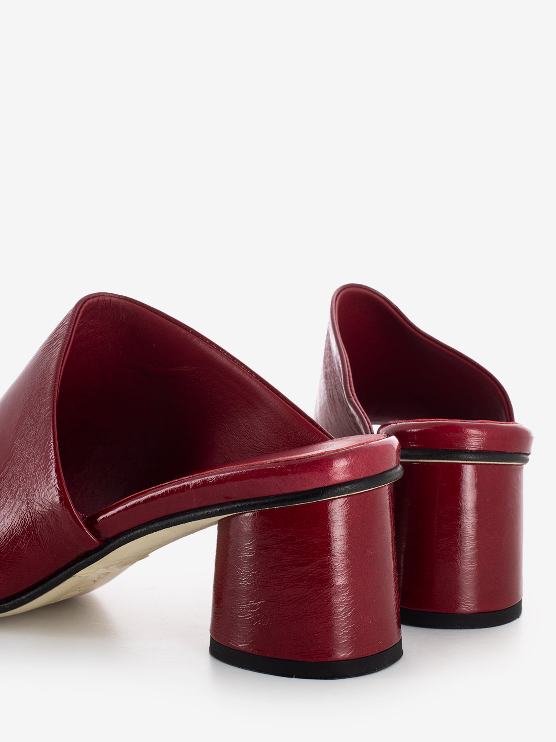 Light ruby patent sandal
