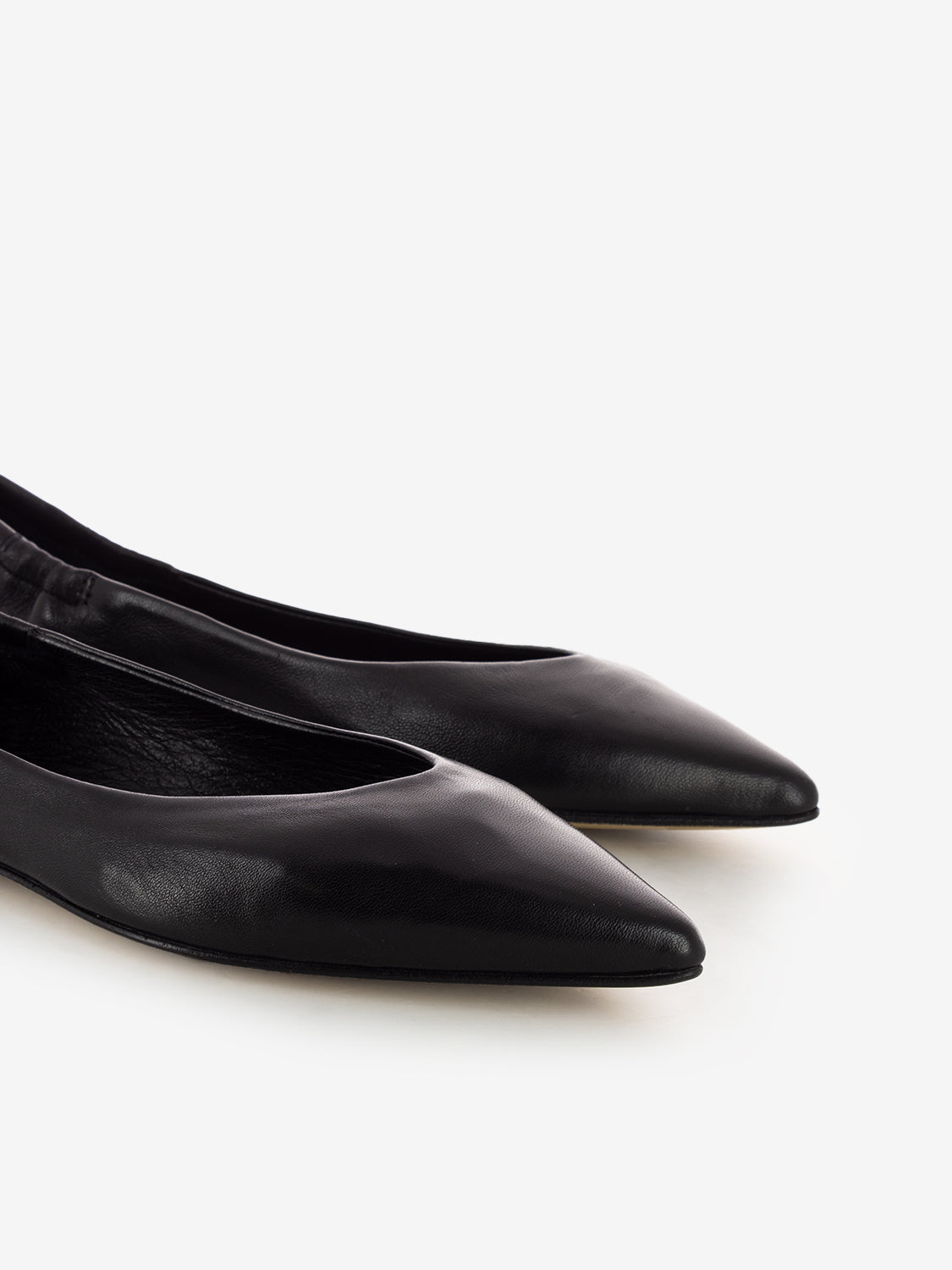 Ballerine a punta in pelle nero