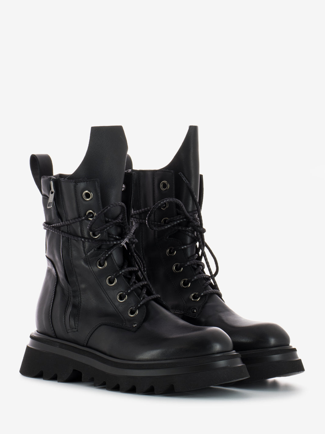 Helga Black Amphibian