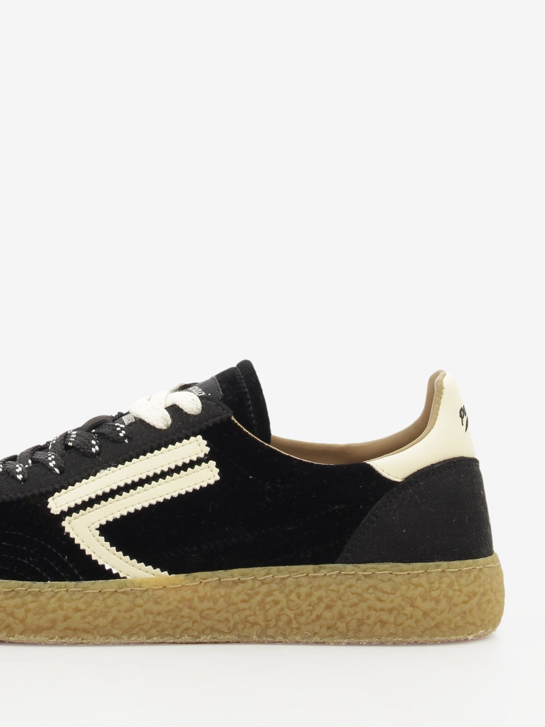 6.01 XS Caviar black / off white