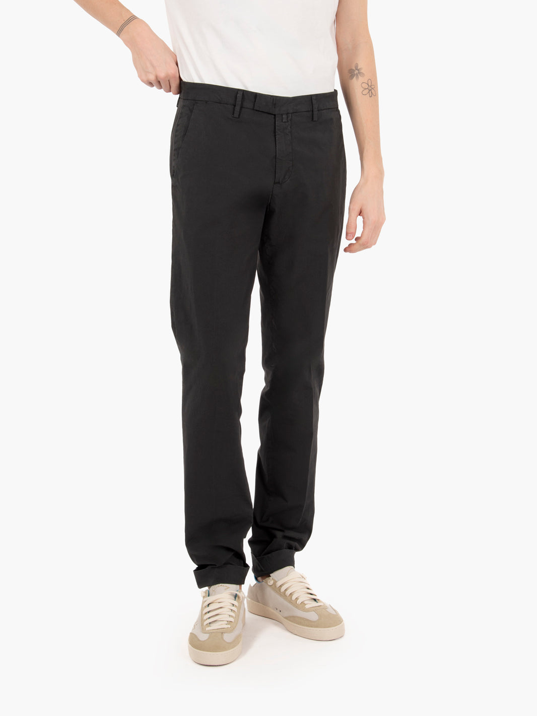 Black cuffed cotton trousers