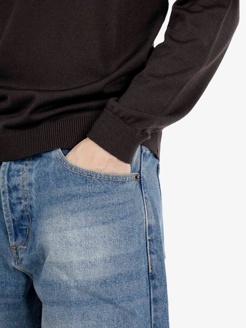 Maglione girocollo in lana moro
