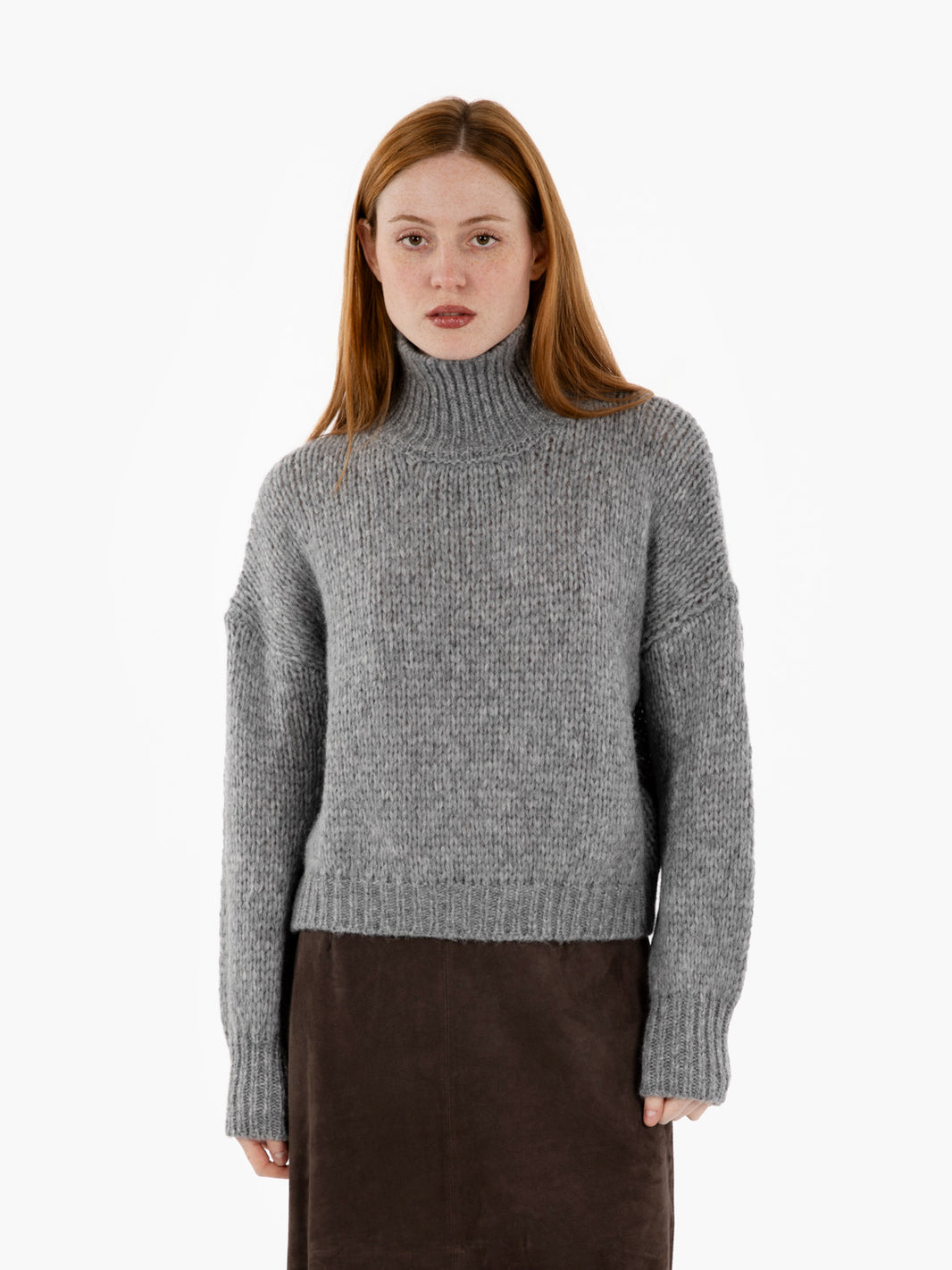 Maglione in lana a collo alto grigio