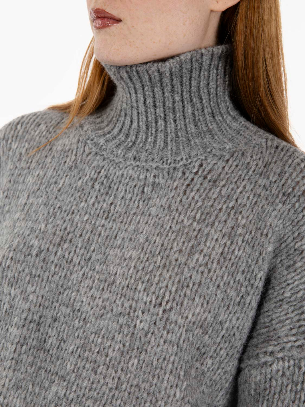 Maglione in lana a collo alto grigio