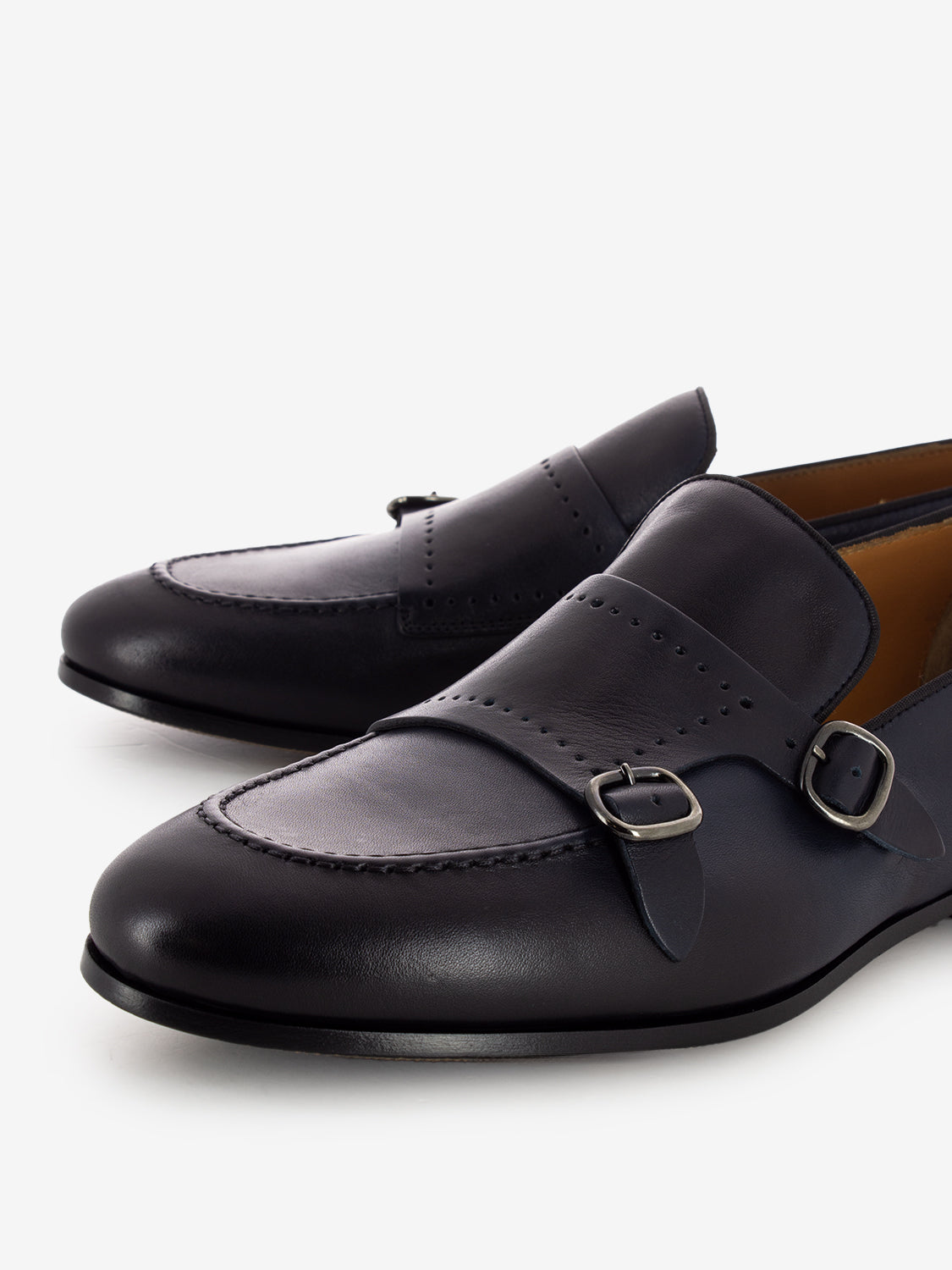 Scarpa elegante con fibbie blu