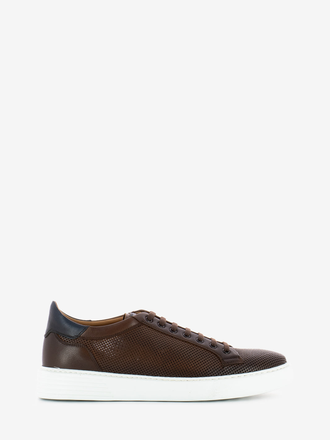 Sneakers punzonate castagna