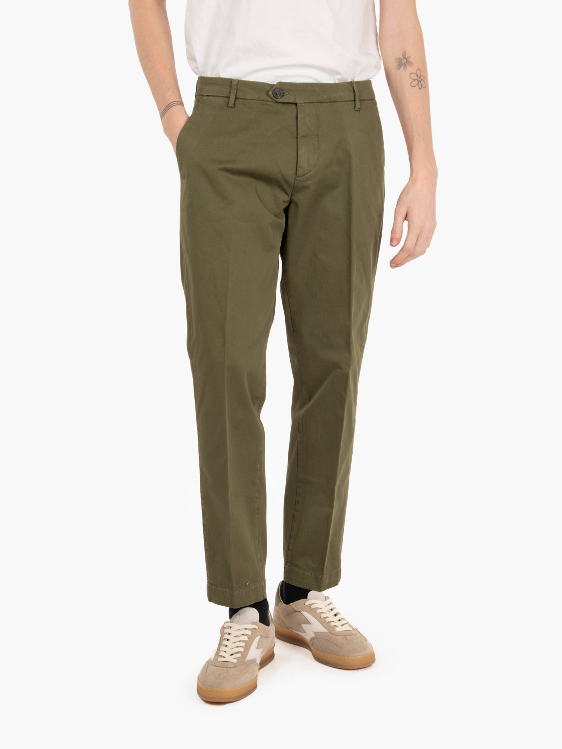 Chino pant Conduit army green