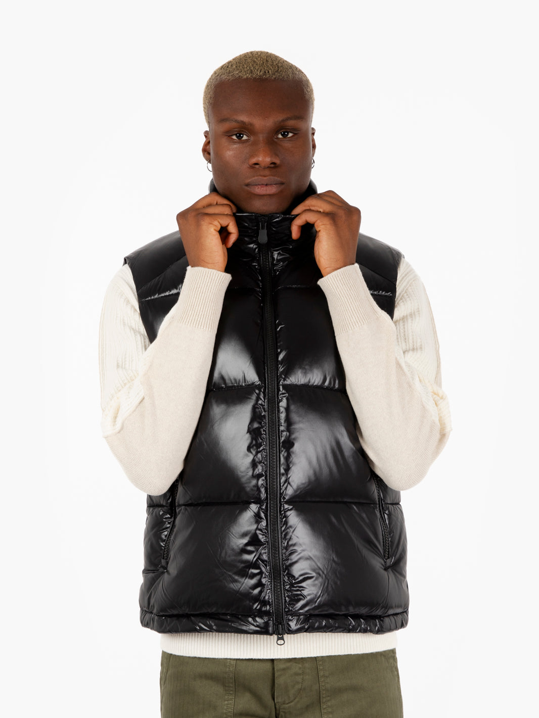 Ailantus vest black