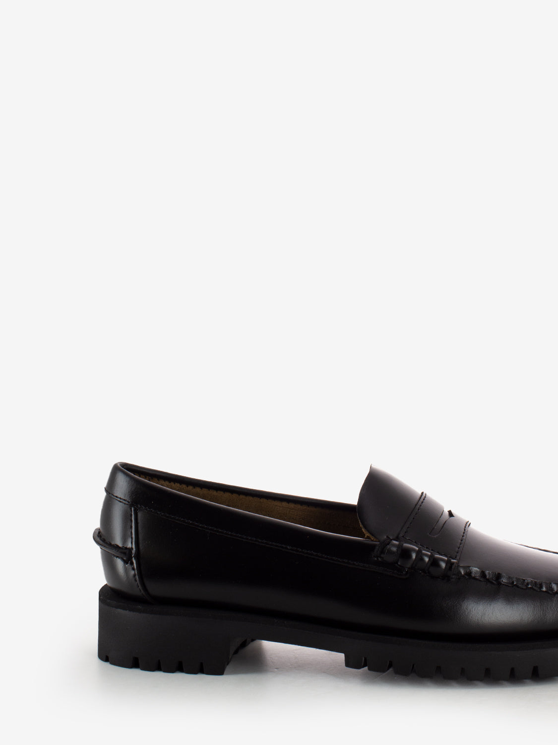 Dan Lug Woman Moccasins black