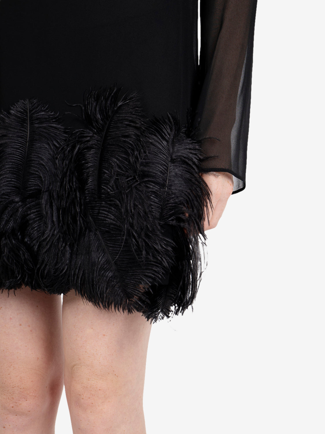 Abito corto Rae con piume nero