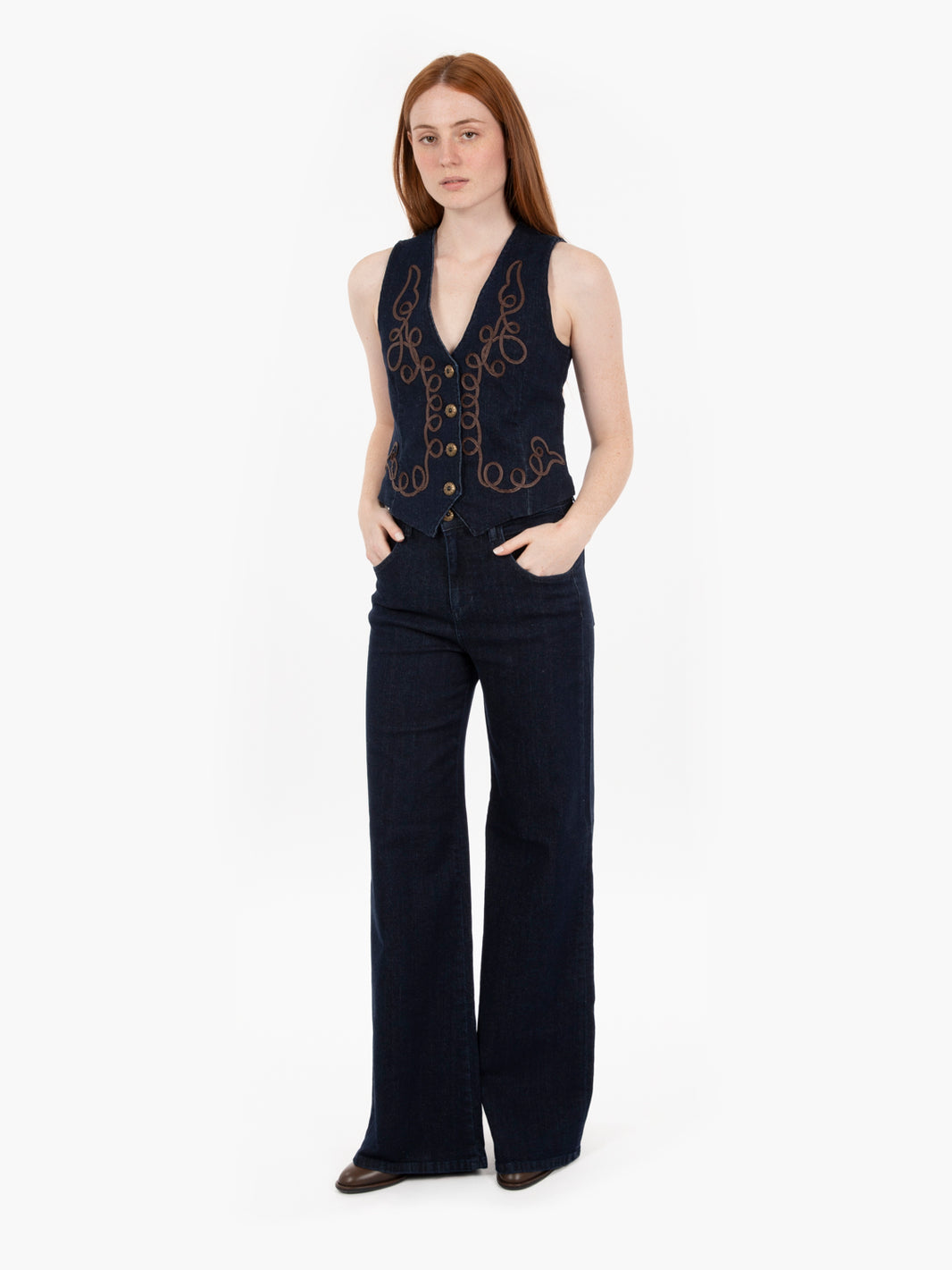 Gilet in denim 9oz con dettaglio ricamato blu