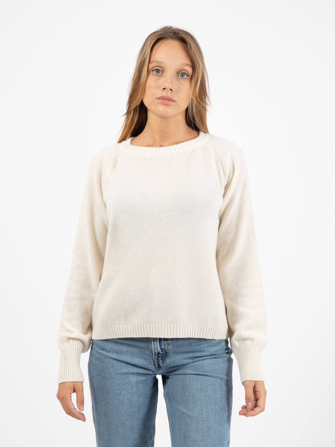 Basic round neck sweater cream